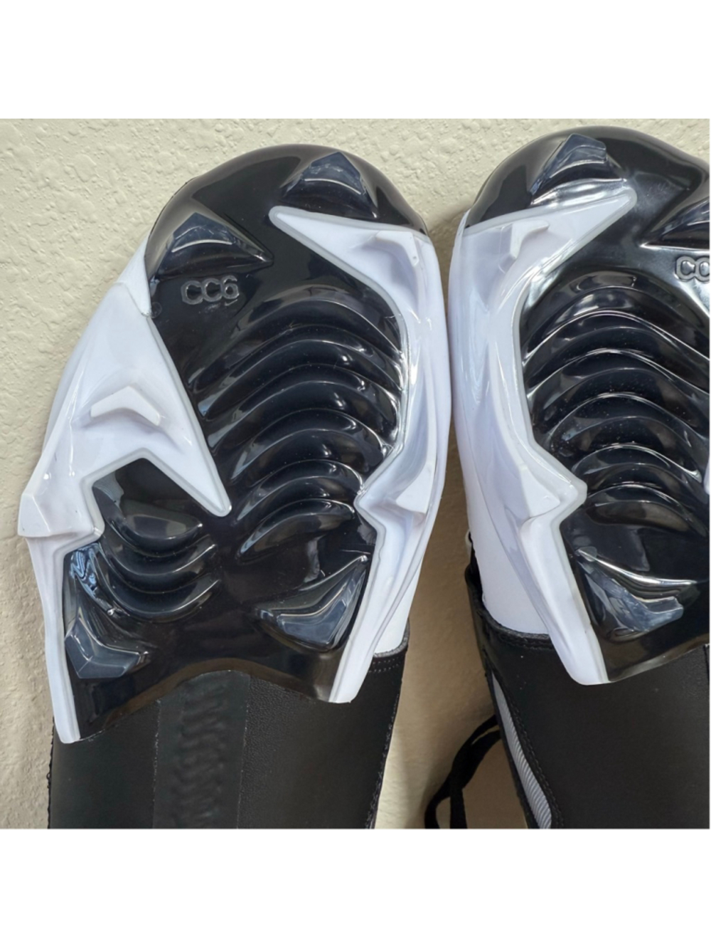 Men's Nike Athletic Shoes 8.5 Black White - Picture 6 of 8